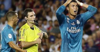 Suspenden a CR-7 con 5 partidos por empujar a árbitro