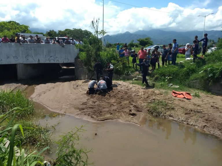 Atrapan a cocodrilo; descansaba en el río frente a la UMA