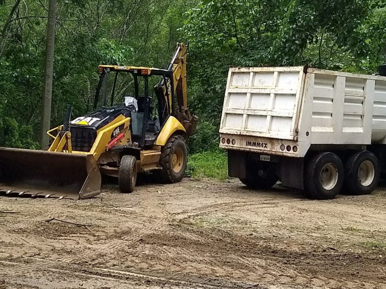 Carretera Federal 200 se encuentra cerrada por derrumbes