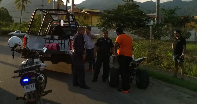 Se lleva la moto de su ‘compa’ de borrachera; es detenido