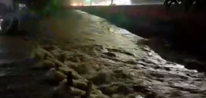 Intensa lluvia provoca caos en Puerto Vallarta