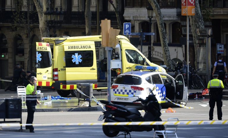 Camioneta atropella a varias personas en La Rambla de Barcelona