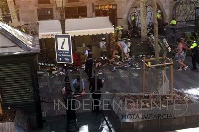 Camioneta atropella a varias personas en La Rambla de Barcelona