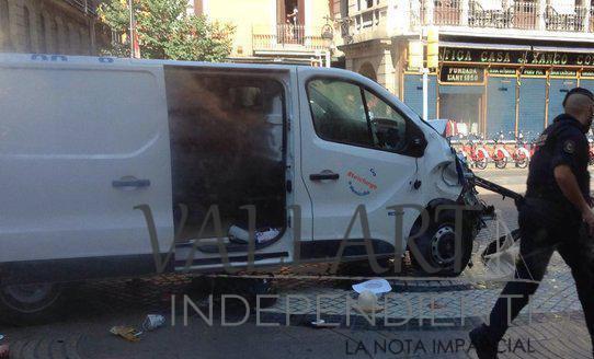 Camioneta atropella a varias personas en La Rambla de Barcelona