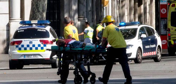 Camioneta atropella a varias personas en La Rambla de Barcelona