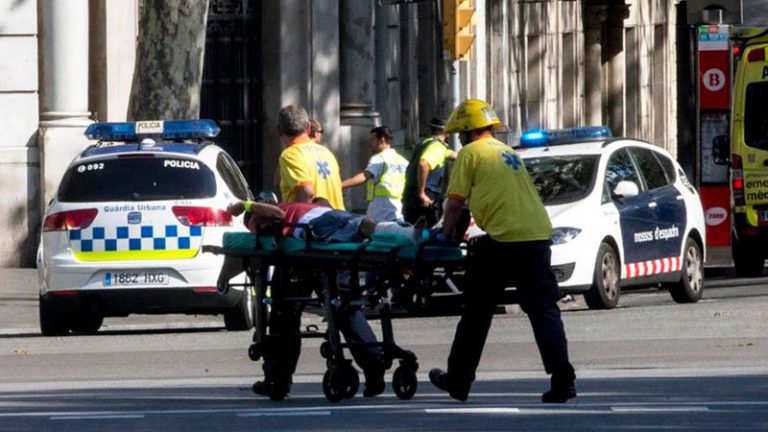 Camioneta atropella a varias personas en La Rambla de Barcelona