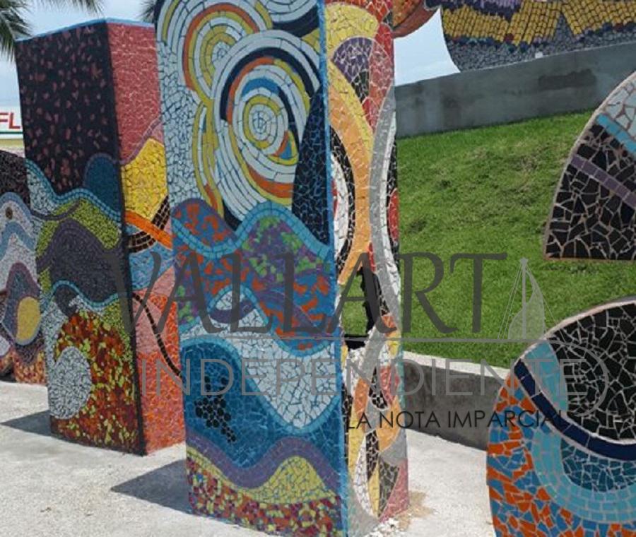 Lucen deterioradas las letras de Puerto Vallarta