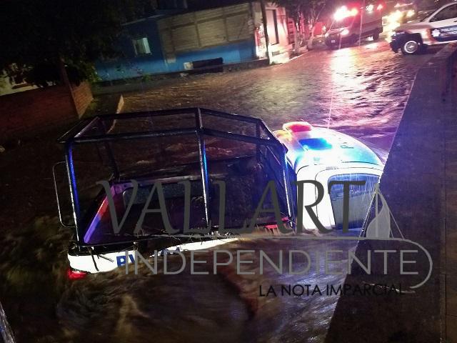 Lluvias causan estragos en Puerto Vallarta; Sedena y PC analizan la situación