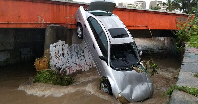 Lluvias causan estragos en Puerto Vallarta; Sedena y PC analizan la situación