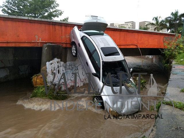Lluvias causan estragos en Puerto Vallarta; Sedena y PC analizan la situación