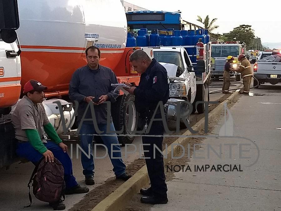 ‘Hacen sándwich’ al camión del gas; hay dos lesionados