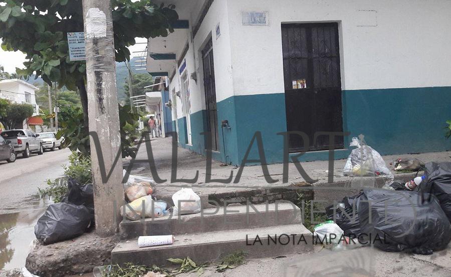 Denuncian vallartenses cúmulos de basura en la vía pública 3 Denuncian vallartenses cúmulos de basura en la vía pública
