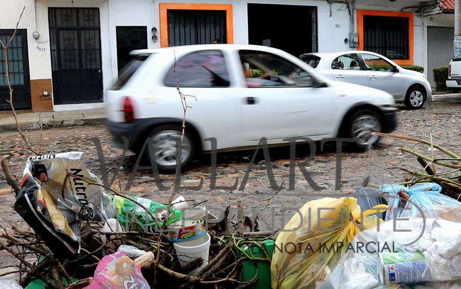 Denuncian vallartenses cúmulos de basura en la vía pública 8 Denuncian vallartenses cúmulos de basura en la vía pública
