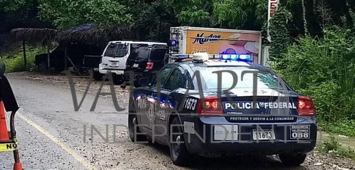 Cierran la Federal 200 por socavón en Mismaloya