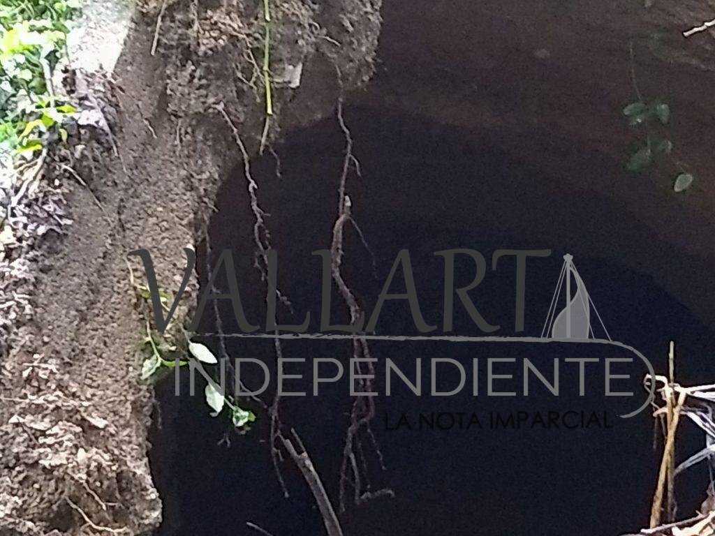 Cierran la Federal 200 por socavón en Mismaloya