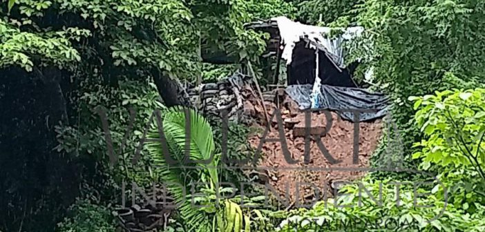 Evacúan a 25 familias de la Bugambilias