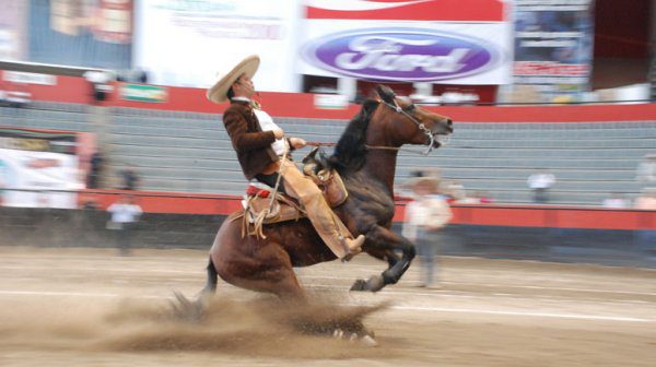 Sufre accidente ‘Toño’ Echevarría durante campeonato charro
