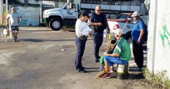 Motociclista arrolla y abandonada a un transeúnte