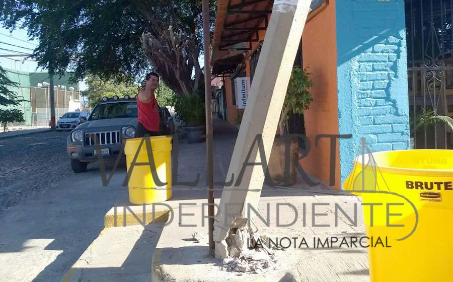 Se abre la cabeza al caer de 6 metros de altura, podaba un árbol 5 Se abre la cabeza al caer de 6 metros de altura, podaba un árbol