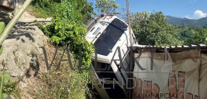 Se le termina el camino y cae sobre una casa en ‘Cartolandia’