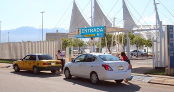 Impiden acceso a vehículos de Uber al Centro de Convenciones de Puerto Vallarta
