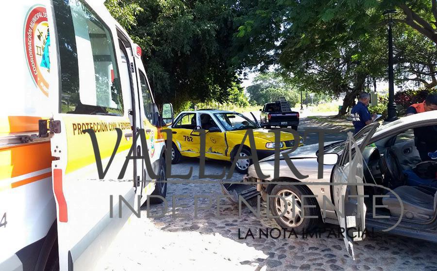 Encontronazo en Fluvial Vallarta deja dos personas heridas 1 Encontronazo en Fluvial Vallarta deja dos personas heridas