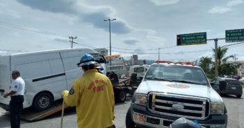 Queda prensado tras encontronazo en Puerto Vallarta