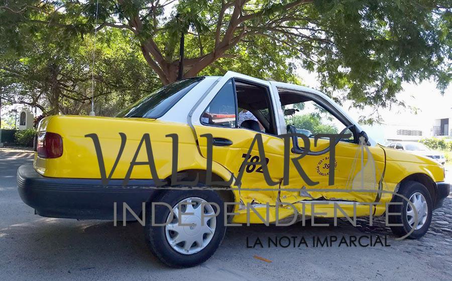 Encontronazo en Fluvial Vallarta deja dos personas heridas 3 Encontronazo en Fluvial Vallarta deja dos personas heridas
