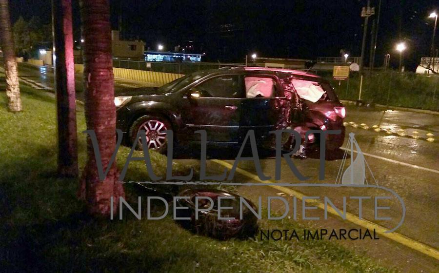 Abandonan camioneta de lujo tras encontronazo 4 Abandonan camioneta de lujo tras encontronazo