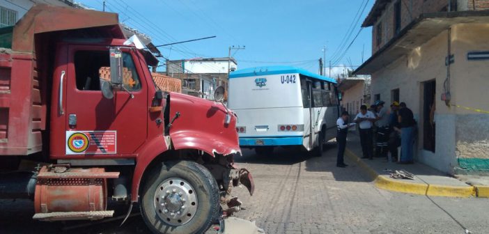 Encontronazo en la zona centro del Pitillal deja ocho lesionados
