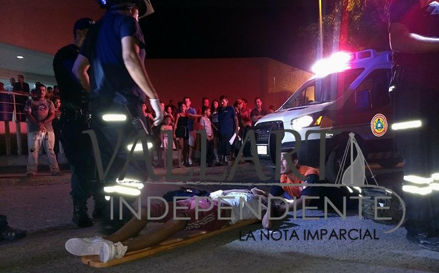 Motociclistas derrapan frente al Hospital Regional