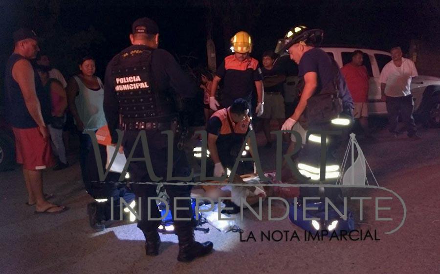 Motociclistas derrapan frente al Hospital Regional