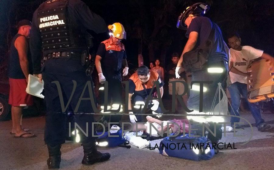 Motociclistas derrapan frente al Hospital Regional