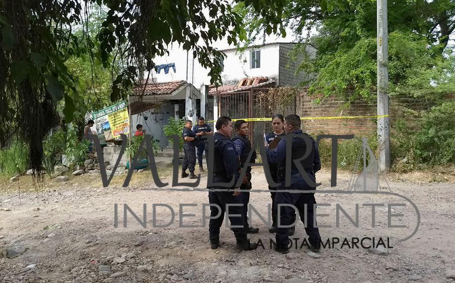 Localizan cadáver en Puerto Vallarta; traería el ‘tiro de gracia’ (VIDEO) 8 Localizan cadáver en Puerto Vallarta; traería el ‘tiro de gracia’ (VIDEO)