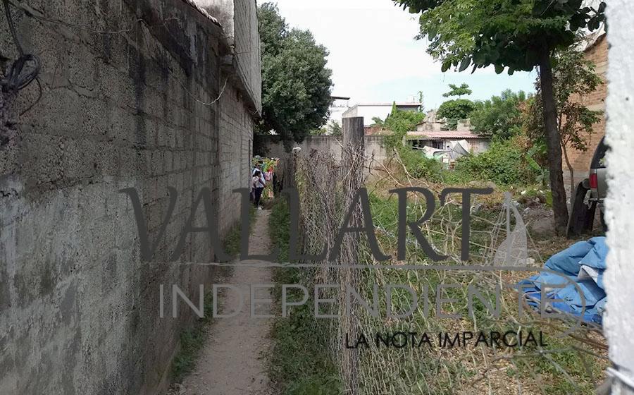 Localizan cadáver en Puerto Vallarta; traería el ‘tiro de gracia’ (VIDEO) 1 Localizan cadáver en Puerto Vallarta; traería el ‘tiro de gracia’ (VIDEO)