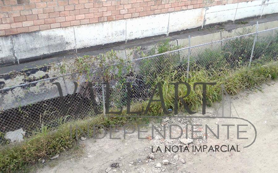 Colonos de la Educación exigen a Plaza Galerías que limpie canal pluvial