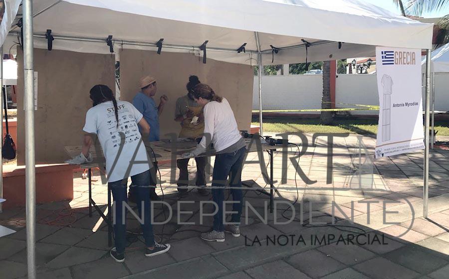 Recibe el CUCosta turistas que aprecian el arte