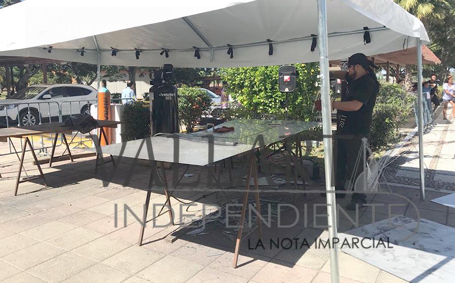 Recibe el CUCosta turistas que aprecian el arte