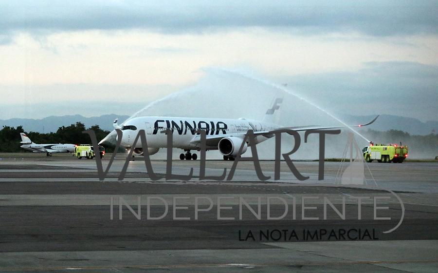 La espera terminó, aterriza en Puerto Vallarta el avión más moderno del mundo