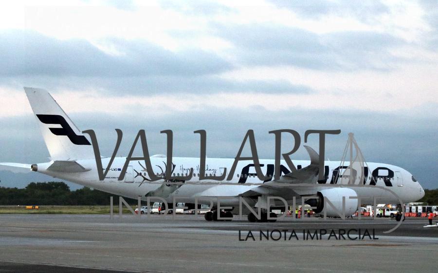 La espera terminó, aterriza en Puerto Vallarta el avión más moderno del mundo