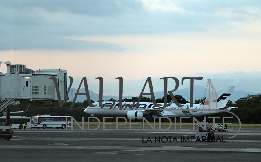 La espera terminó, aterriza en Puerto Vallarta el avión más moderno del mundo