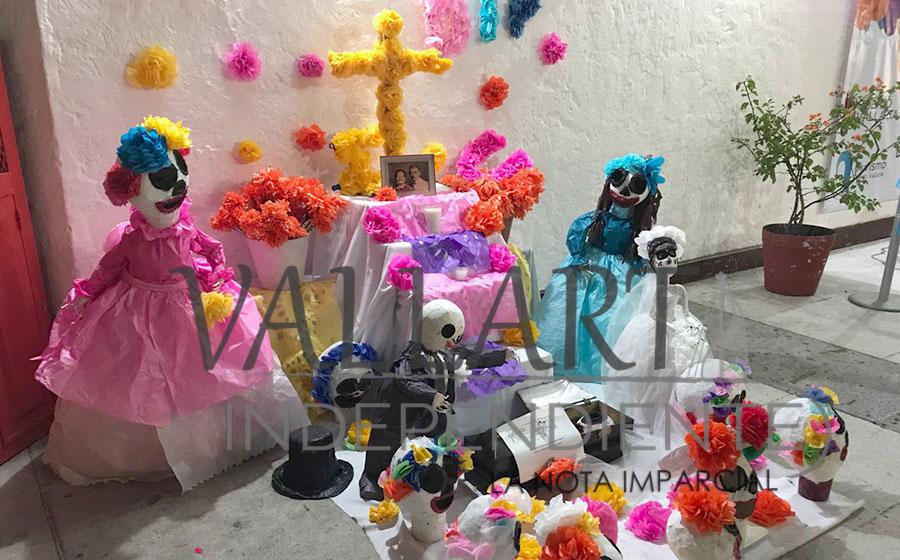 Festejos por día de muertos conviven con Halloween en Puerto Vallarta