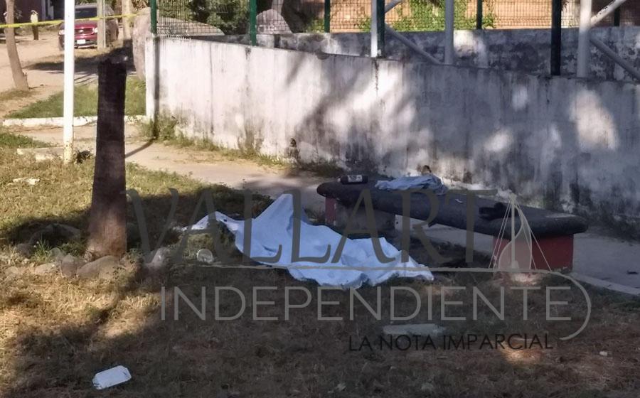 Muere junto a una banca en La Moderna