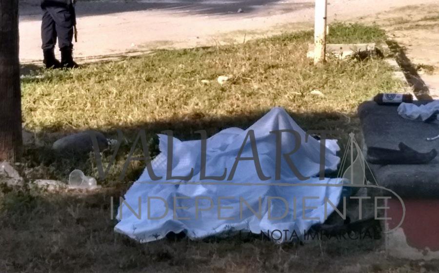 Muere junto a una banca en La Moderna