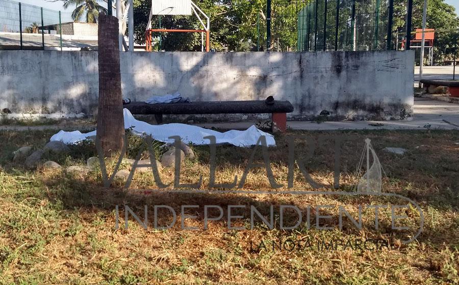 Muere junto a una banca en La Moderna