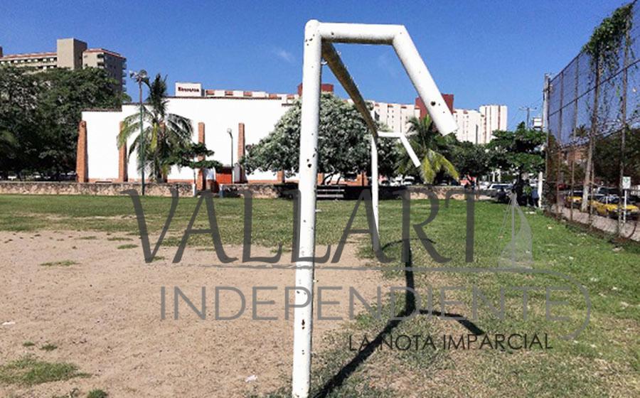 Puerto Vallarta, el paraíso sin instalaciones deportivas dignas