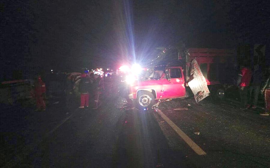 Peregrinos acuden a visitar a la virgen; se matan en accidente