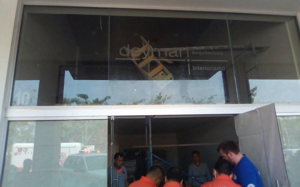 Se rompe un brazo al caer de un andamio