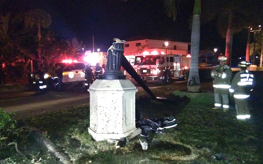 Por ir hablando por teléfono, conductor de Uber choca