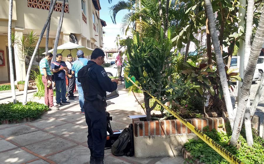 Atacan a balazos a extranjero para asaltarlo en Puerto Vallarta